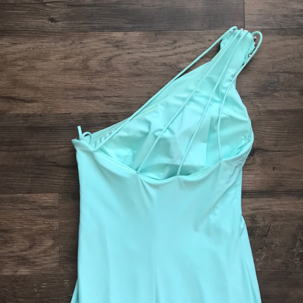 Formal dress - Picture 3 of 4